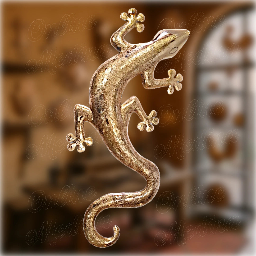 Moroccan wall gecko with dotted engraved patterns – curled tail, shiny brass finish