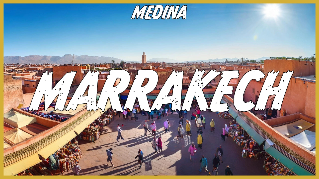 Scène authentique dans la médina de Marrakech : artisans locaux, souks animés et architecture typique – découvrez les créations faites main sur Online Medina.