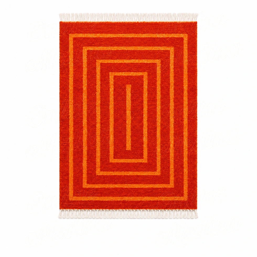 Vue entière du tapis orange à rectangles concentriques plus clairs sur fond neutre