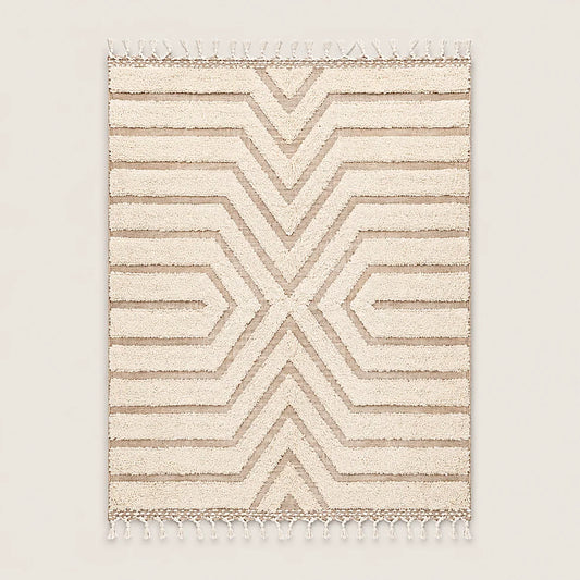Vue entière du tapis écru à grand X, chevrons et lignes parallèles beige sur fond neutre