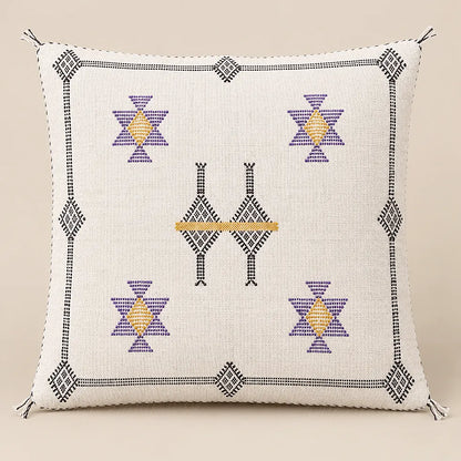 Coussin sabra écrue à cadre géométrique sur fond beige uni