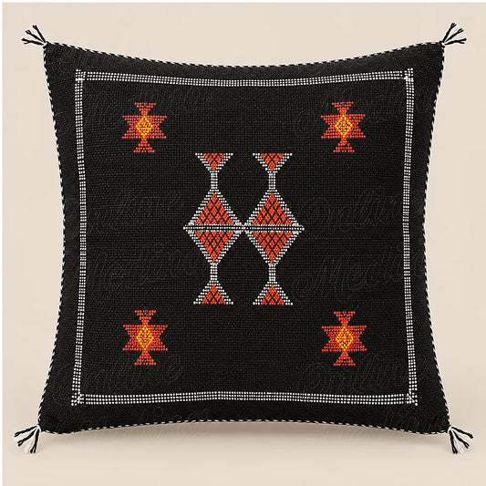 Coussin sabra noir à cadre géométrique présenté seul sur fond beige