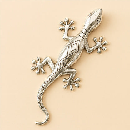 Silver-toned wall gecko in tin alloy with engraved Berber motifs, Moroccan metal art