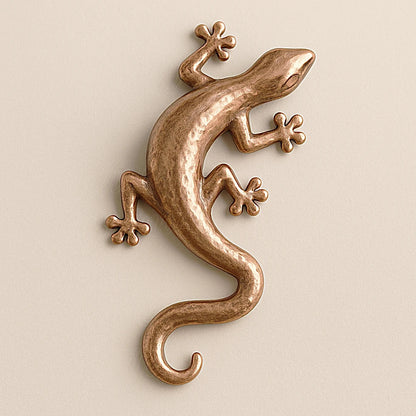 Copper wall lizard with curved tail and hammered details, artisanal Moroccan decoration