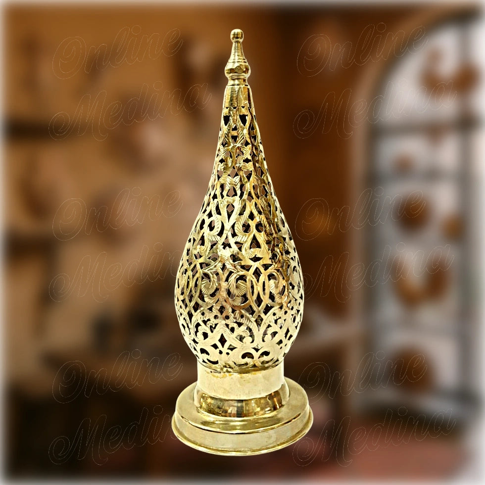 Silver oriental-style Moroccan candle lantern with intricate pierced metal pattern – artisanal brasswork by Maître Hilab