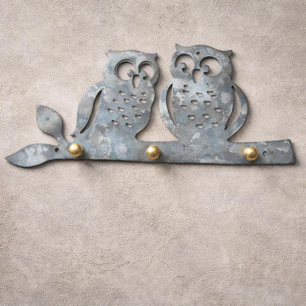 Heated galvanized owl wall key holder with thermal patina finish