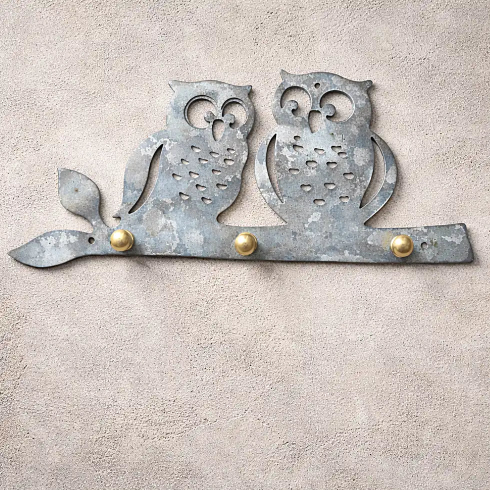 Heated galvanized owl wall key holder with thermal patina finish