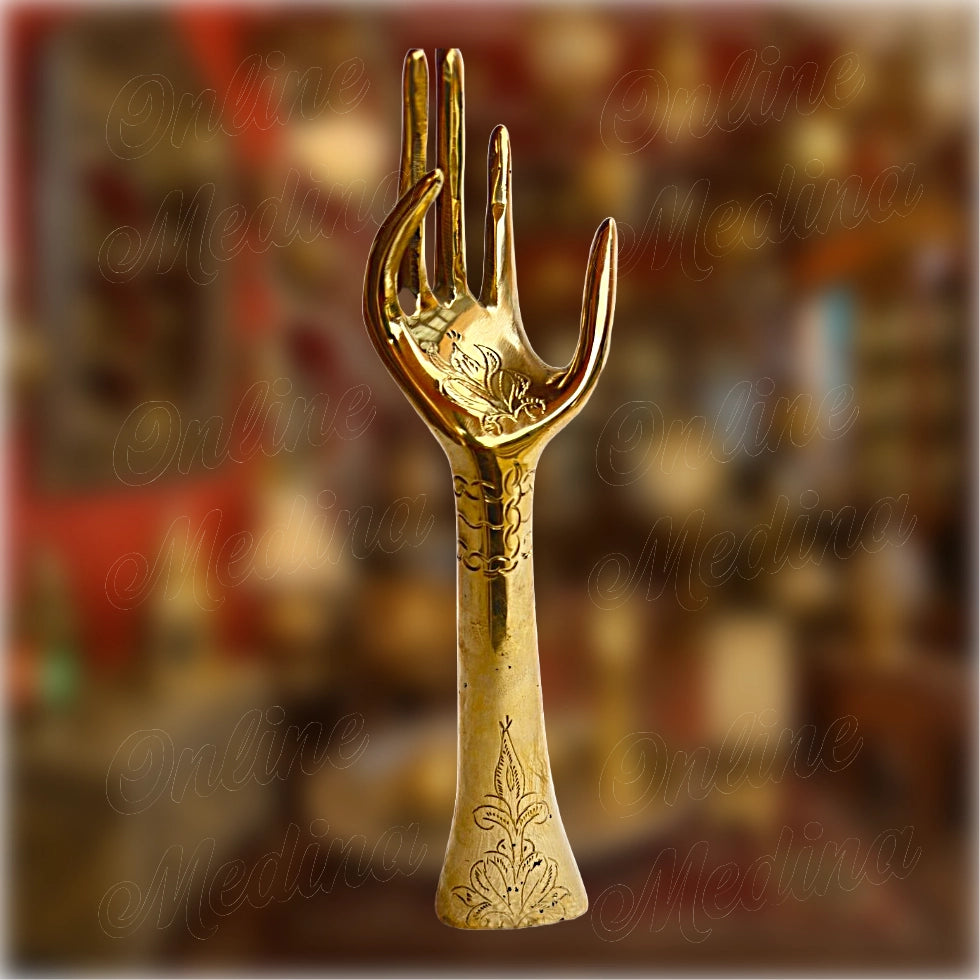 Artisan metal hand sculpture in polished aluminum made by Moroccan master Slwak – ideal for jewelry display, symbolic decor or handcrafted gift