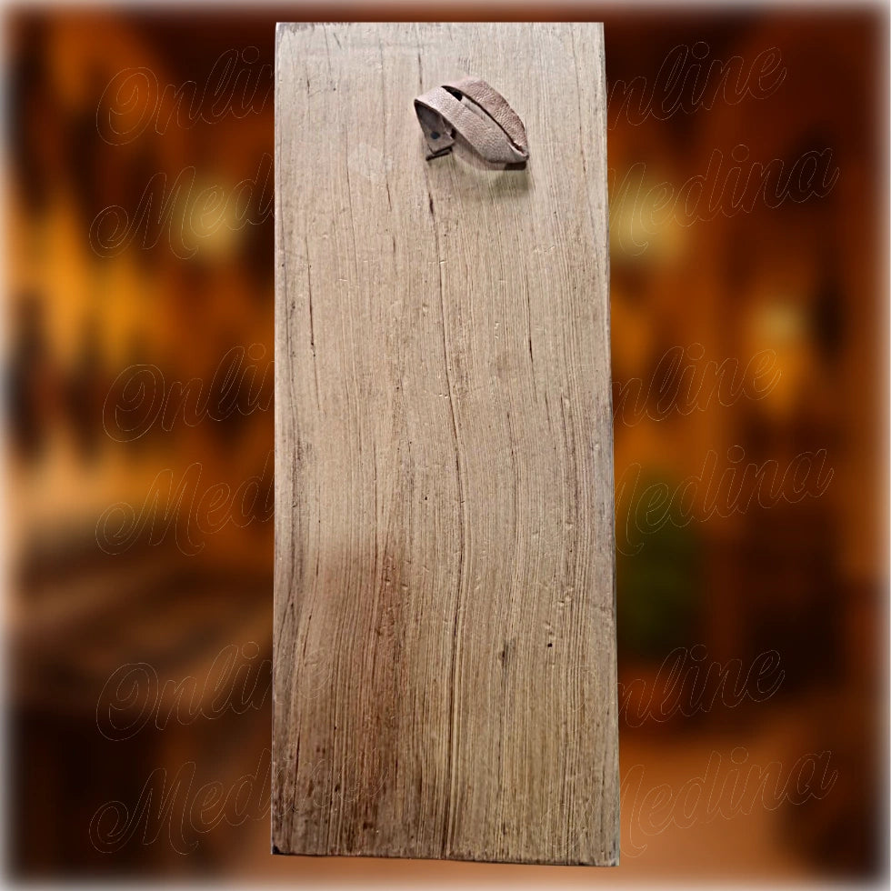 Back of Berber wooden wall amulet in cedar wood with integrated hanging loop, handcrafted Moroccan Amazigh wall decoration with Hamsa hand by Online Medina
