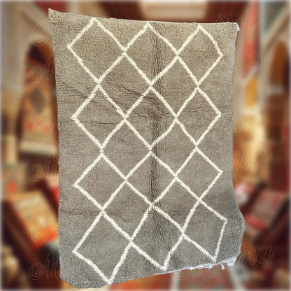 Handmade Beni Ouarain wool rug in grey with white diamond designs, crafted in Morocco — perfect for cozy and authentic interiors.