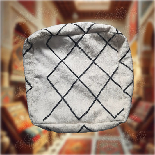 Moroccan square pouf in natural wool, handmade with Beni Ouarain diamond patterns — perfect for a modern and elegant home style.